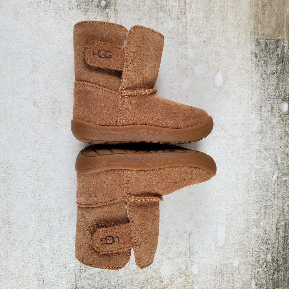 Ugg Keelan II Kids Booties Sz 6 Comfort Chestnut Suede Lined Hook & Loop Boot